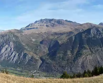 022 L'Alpe d'Huez en face